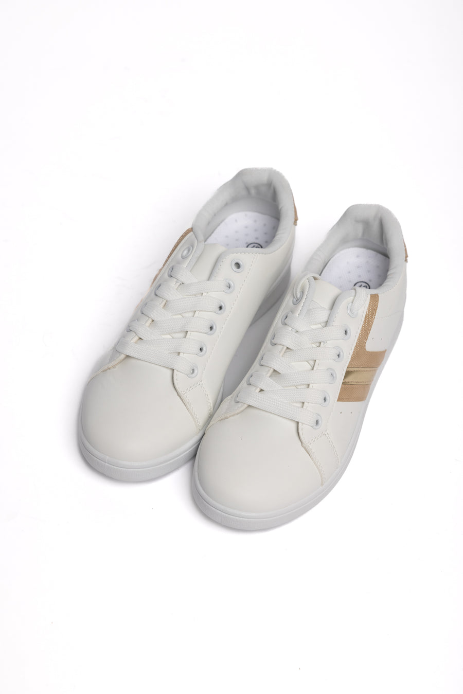 Sneaker Urbanas Blancas con Detalles Dorados