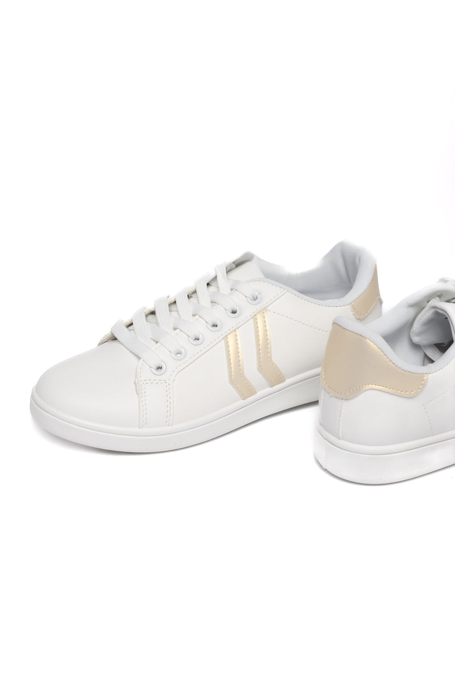 Sneaker Blancas con Detalles Dorados