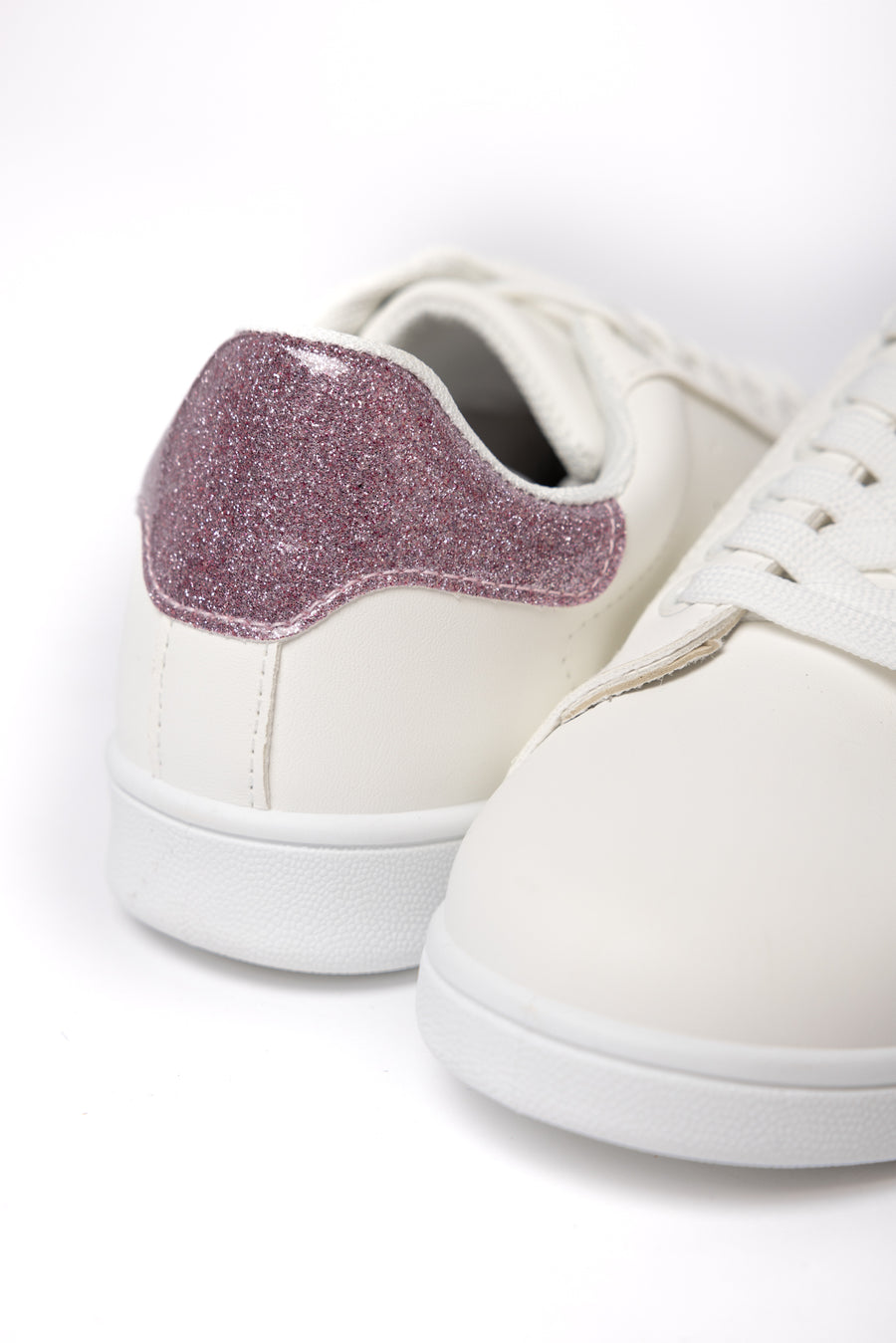 Sneaker Blancas con Acento Brillante Rosa