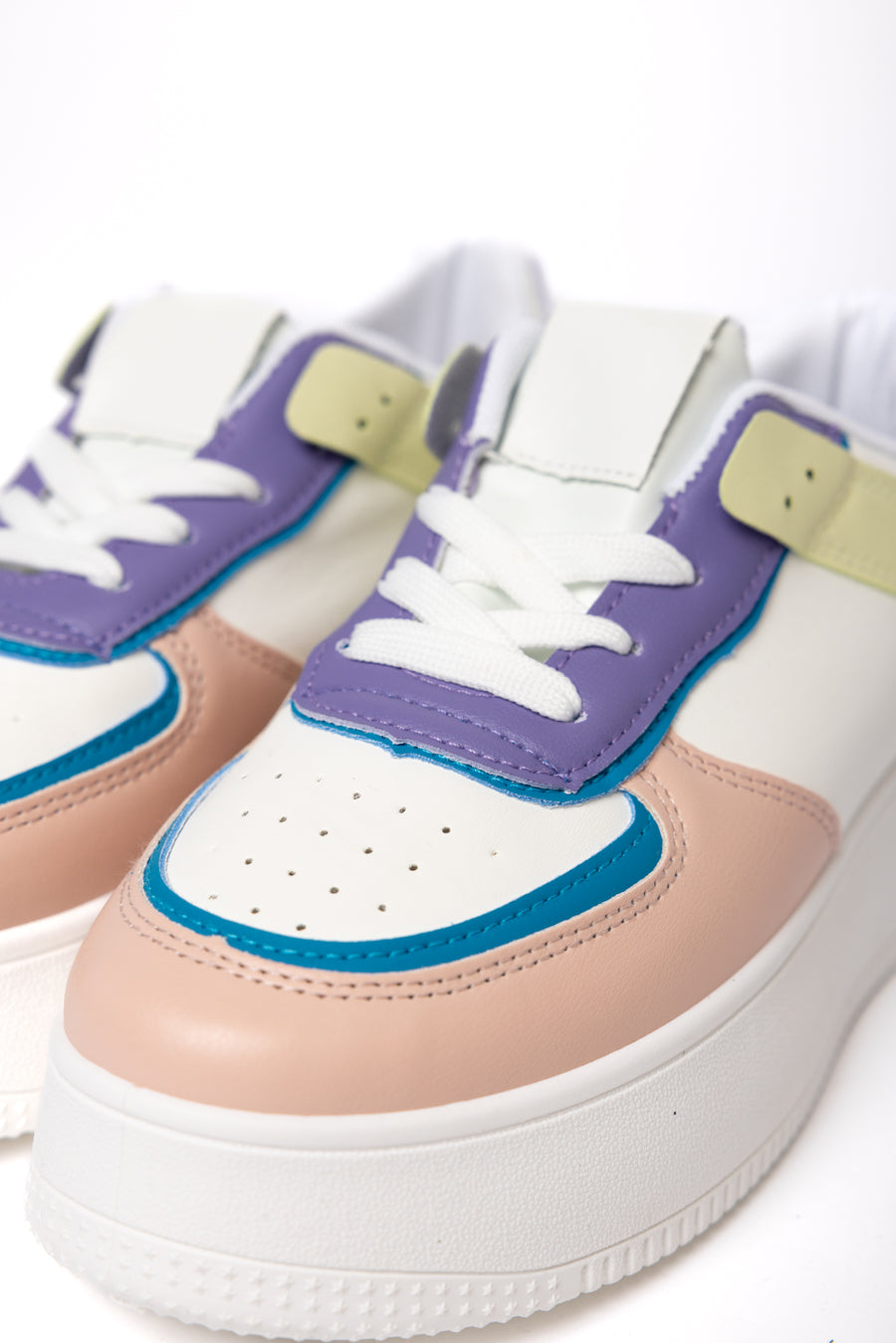 Sneaker Paleta Pastel: Deporte y Dulzura